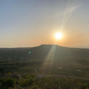 Heritage Living with Spectacular Views, Żebbuġ